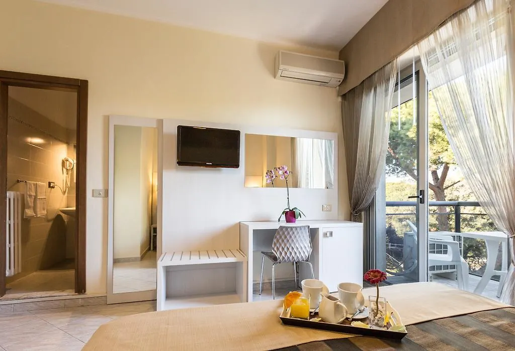 Hotel King Marina di Pietrasanta 3*,  Italy