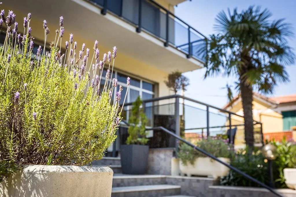 Hotel King Marina di Pietrasanta 3*,  Italy